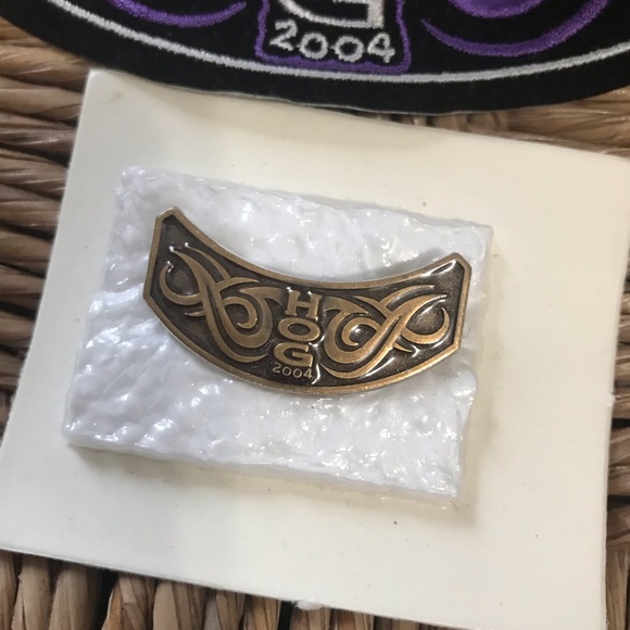 Harley-Davidson HOG 2004 Rocker Patch & Pin Set - Picture 2 of 3